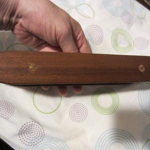 VINTAGE/11 & 1/2-INCH WOODEN/HANDHELD YARN HOLDER - Picture 7 of 9